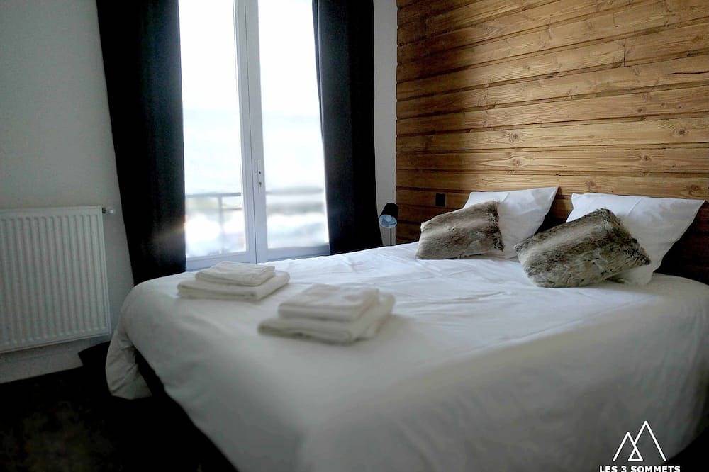 Entire apartment, 4-6 Pers apartment in the heart of the Chartreuse at the foot of the ski slopes in Sarcenas, Isère