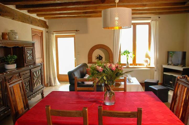 Maison d’hôte pour 5 personnes, avec jardin ainsi que piscine et terrasse à Vallières-les-Grandes - 2