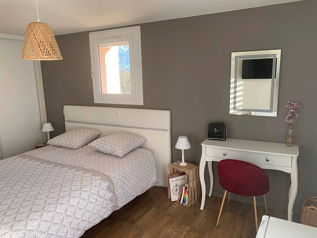 Zimmer 'Domaine De Jarentin – Chambre Rubis' mit privater Terrasse, Balkon und Wlan in Saint-Marcel-de-Félines, Roanne und Umgebung