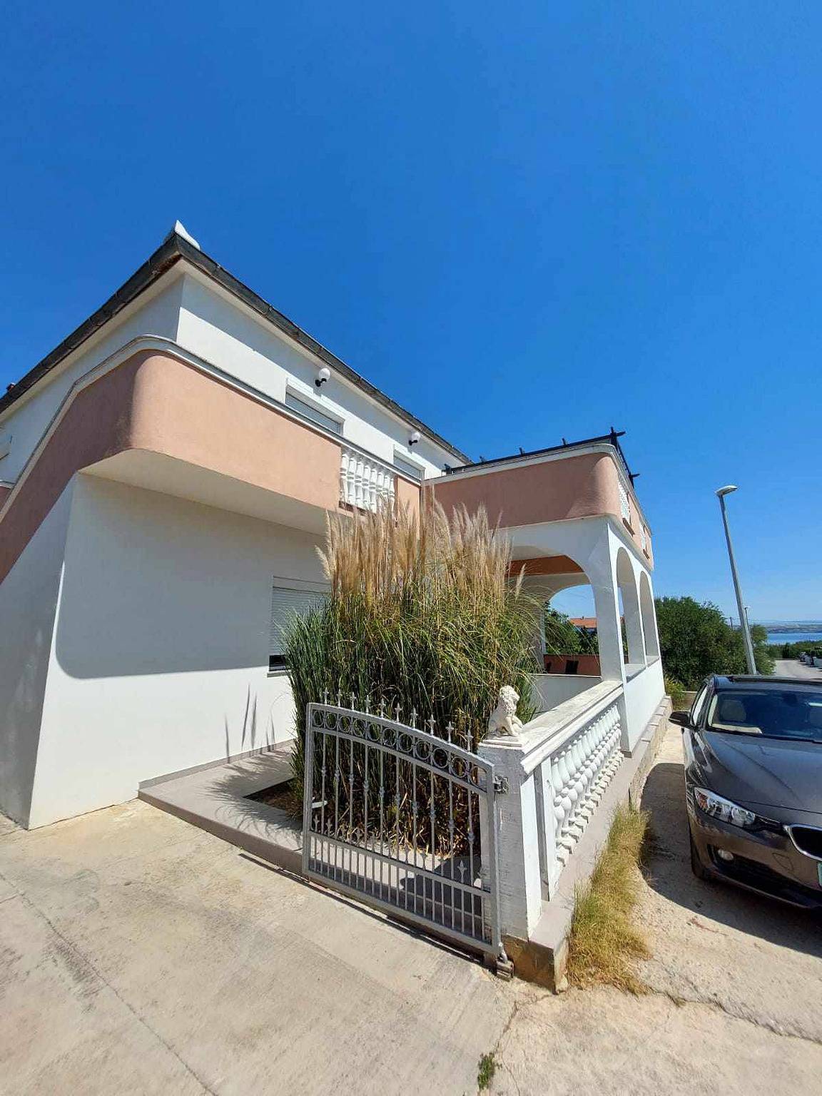 Ganze Wohnung, 2-Zimmer-Ferienwohnung mit Terrasse und Meerblick Kraj, Pasman A-335-a in Ugrinici, Kraj