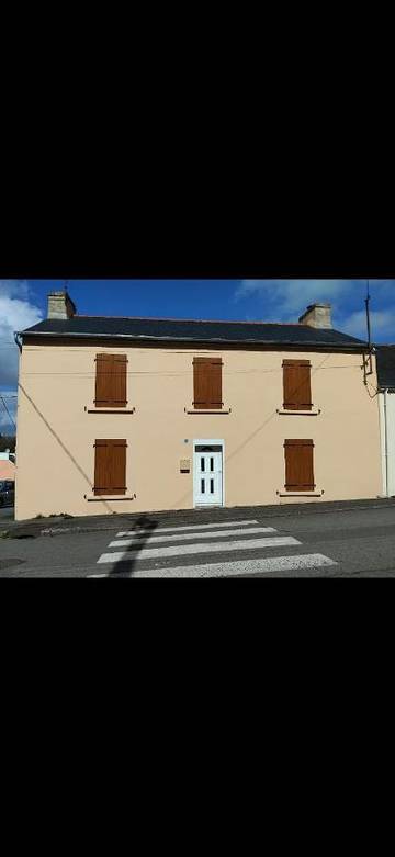 Gîte pour 5 personnes, avec jardin à Gourin