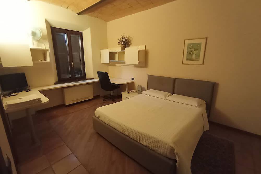 Questa elegante villa offre camere perfetto per viaggi di lavoro o di coppia in Carpi, Modena Province