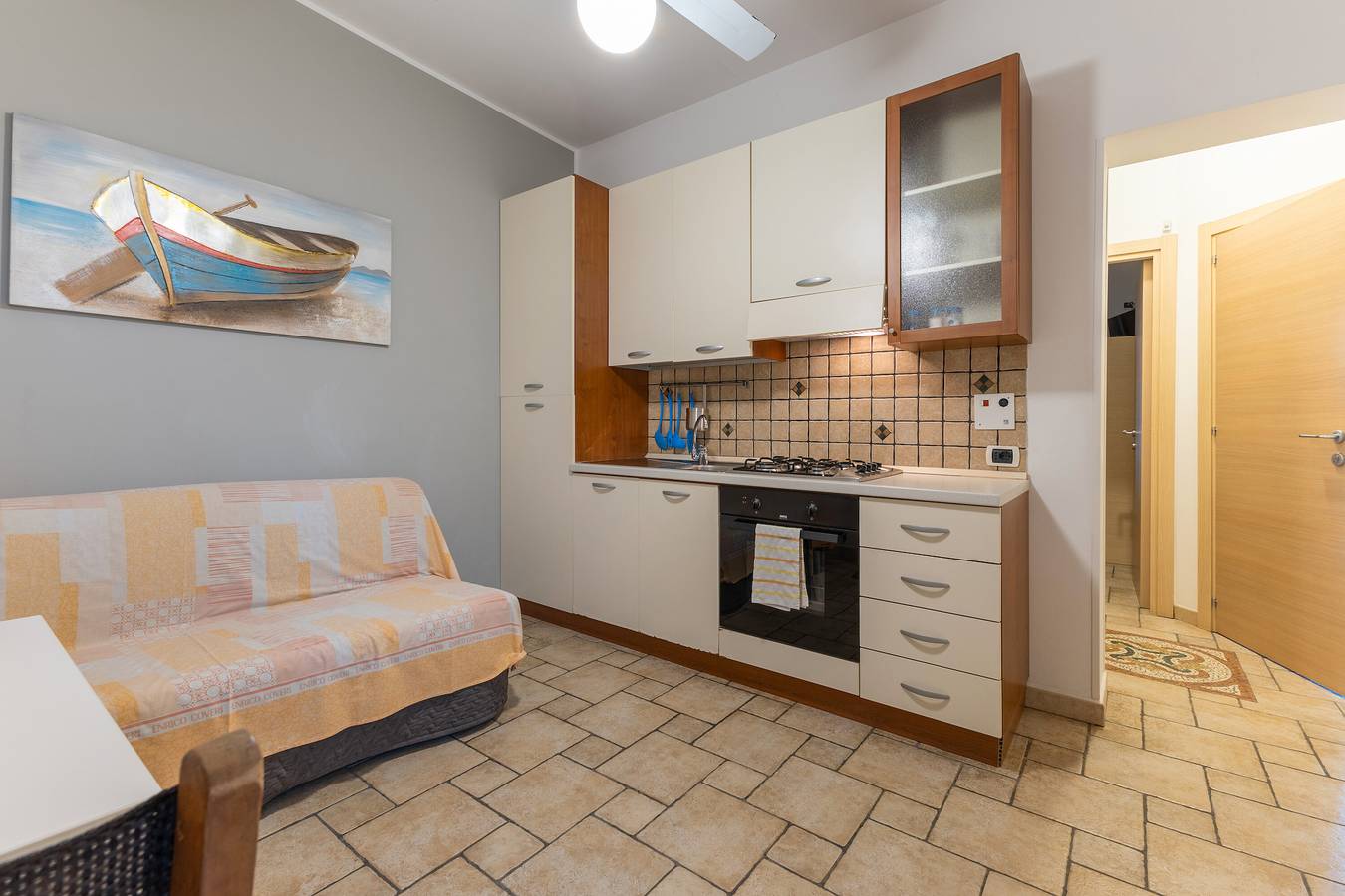 Entire apartment, Apartment 'Appartamento Timone' with Private Terrace, Wi-Fi and Air Conditioning in Marina di Ragusa, Ragusa Province