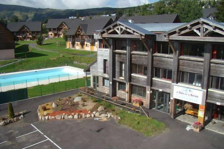 Gîte pour 8 personnes, avec jardin ainsi que sauna et piscine dans Lac Pavin