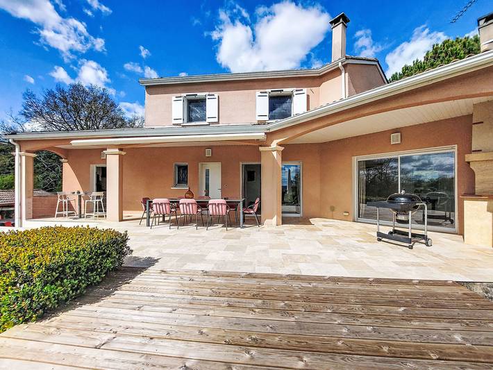 Location de vacances pour 10 personnes, avec terrasse et jardin à Villeneuve-sur-Lot