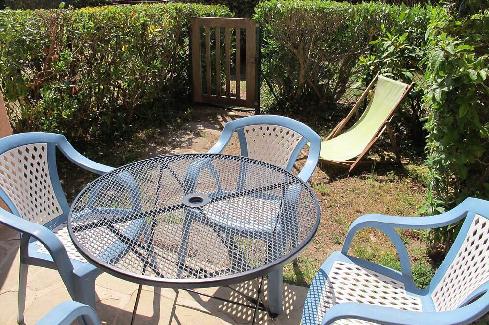 Ganze Wohnung, Studio en rez de jardin a 2 pas de la mer in Agay, Saint-Raphaël