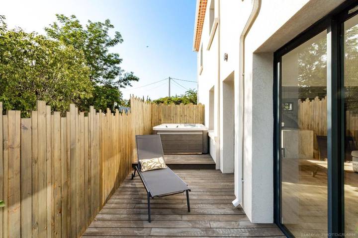 Location de vacances pour 10 personnes, avec piscine et jacuzzi ainsi que terrasse et jardin dans Port de Saint-Jean - 4