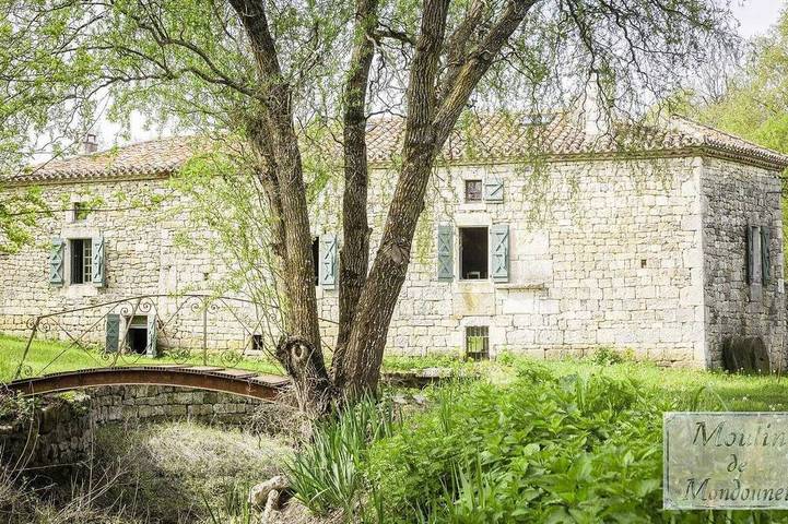 Location de vacances pour 8 personnes, avec jardin à Montdoumerc