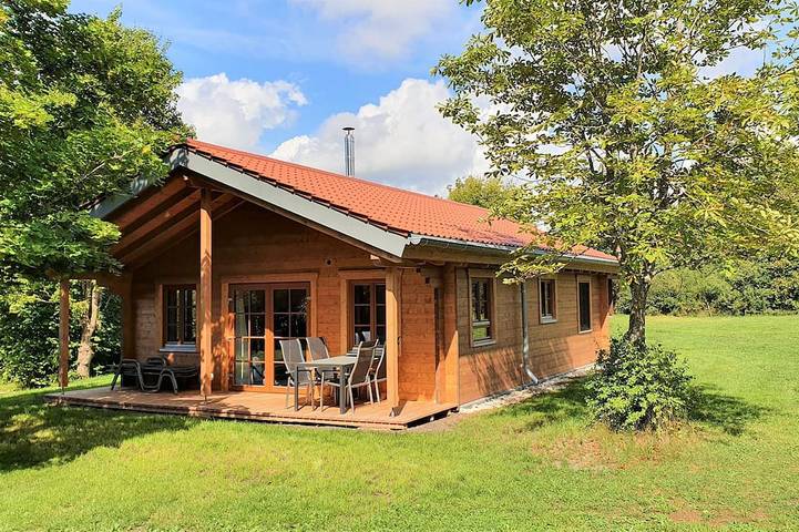 Chalet für 5 Personen, mit Terrasse und Garten sowie Sauna in Schwäbische Alb