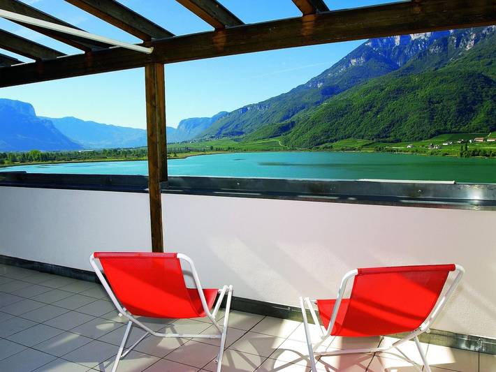 Ferienwohnung für 4 Personen, mit Garten und Seeblick in Südtirol