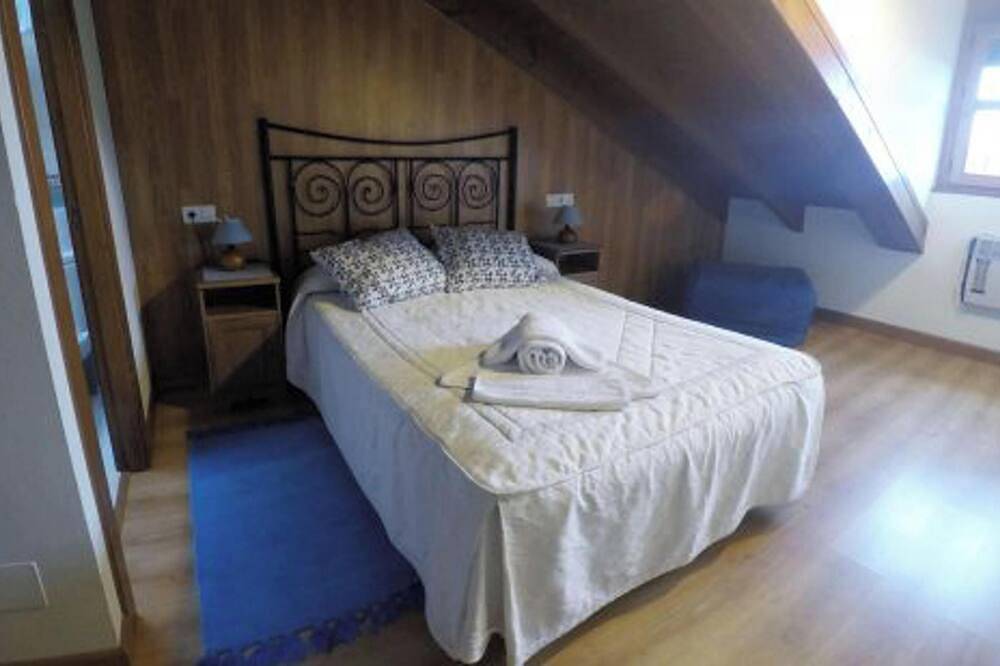 Entire apartment, Homerez - Apartment in Llanes, mountain view. in Llanes, Costa Verde (Spain)