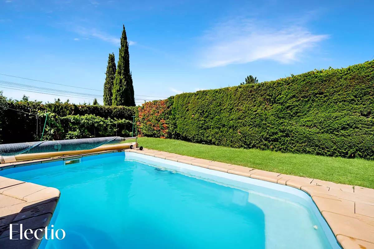 Houses & Villas for 6 People in Lourmarin, Parc naturel régional du Luberon