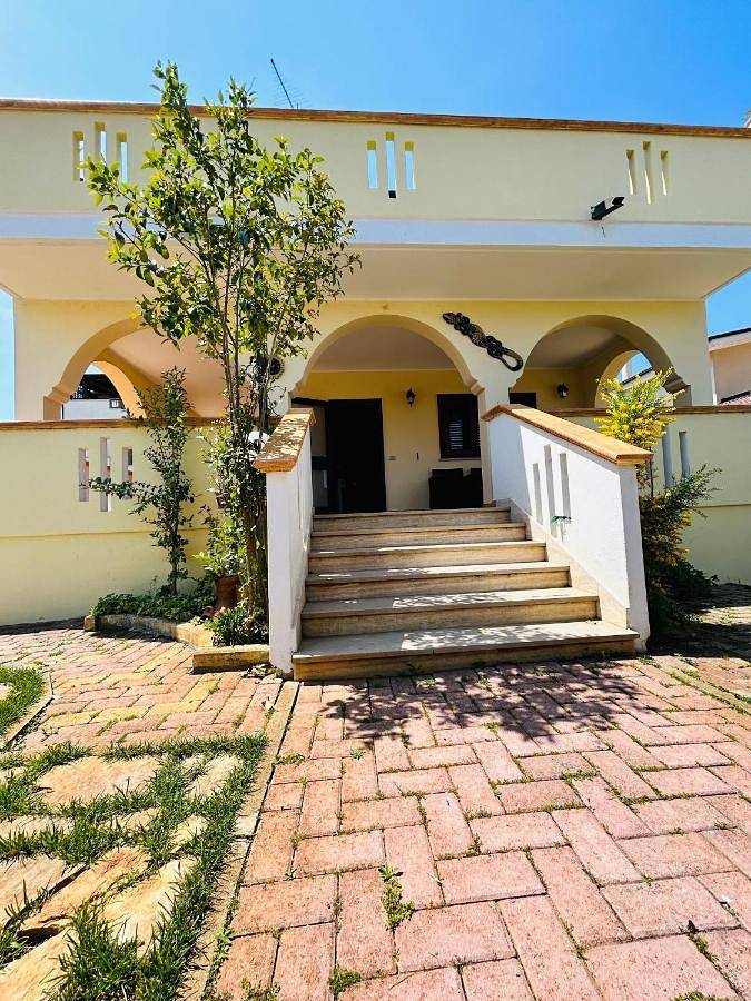 Casa vacanza per 7 persone, con panorama e giardino, adatto a famiglie con bambini a Marina di Ginosa