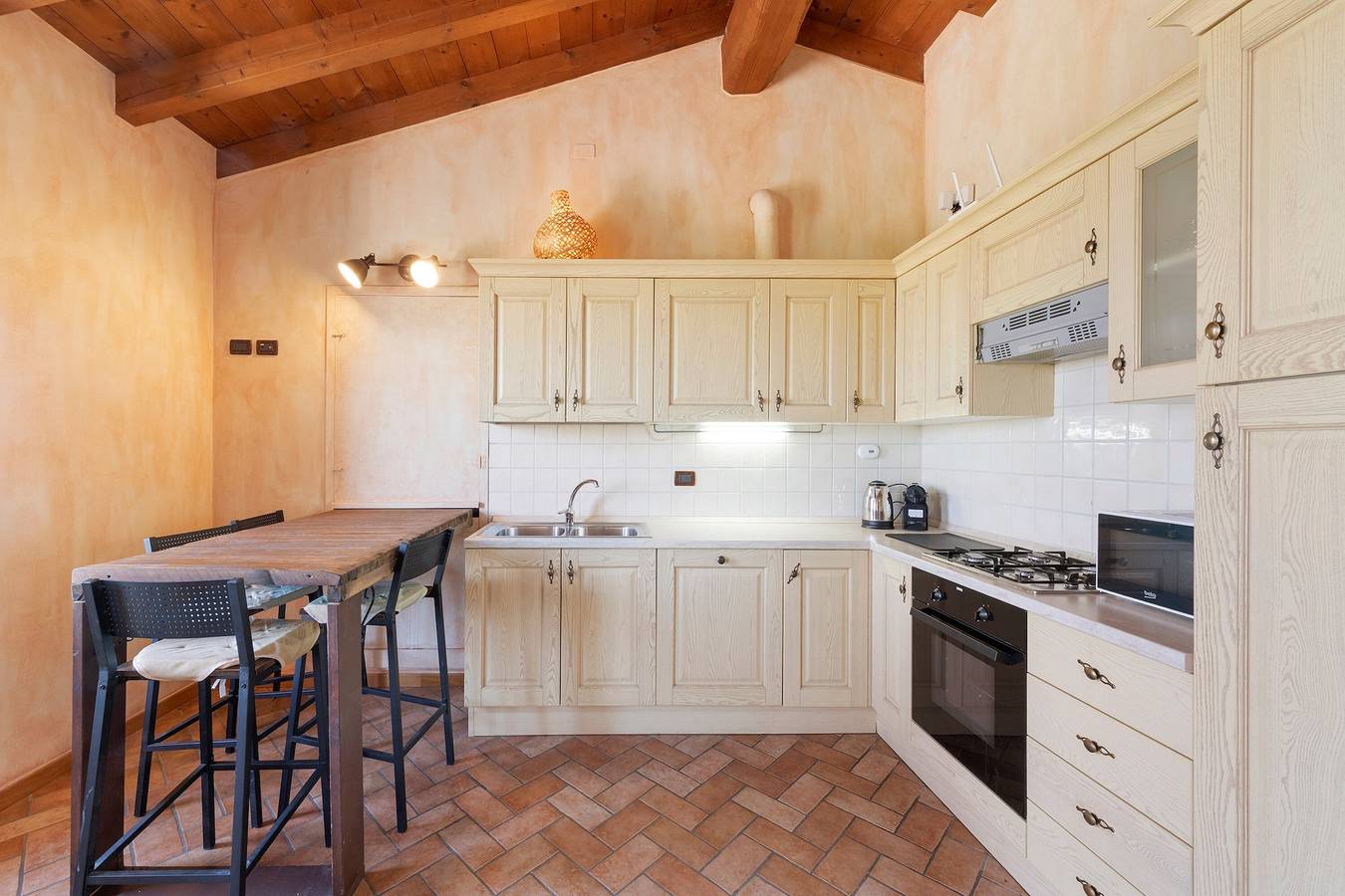 Geheel appartement, Appartement 'Casa Dolca La Torre' met Uitzicht op het Meer, Wi-Fi en Airconditioning in Pozzolengo, Gardameer