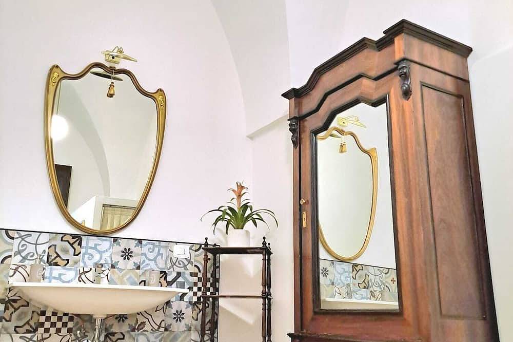 Appartamento intero, Greliu 1860  come vivere elegantemente in casa propria  short lease in Fasano, Salento