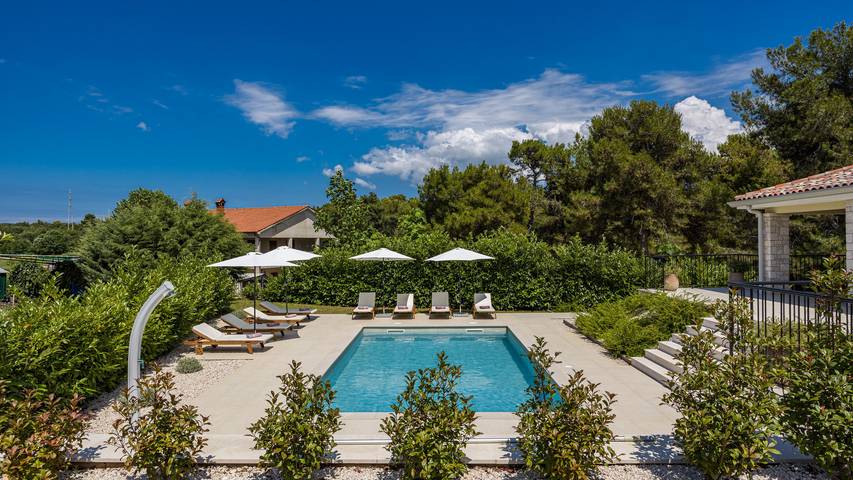 Villa für 8 Personen, mit Terrasse und Garten in Umag - 2