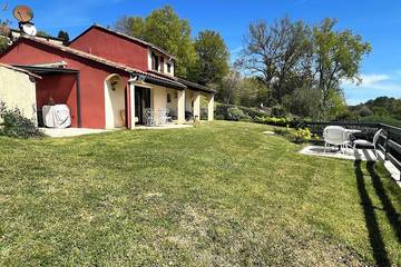 Location de vacances pour 7 personnes, avec jardin à Proissans