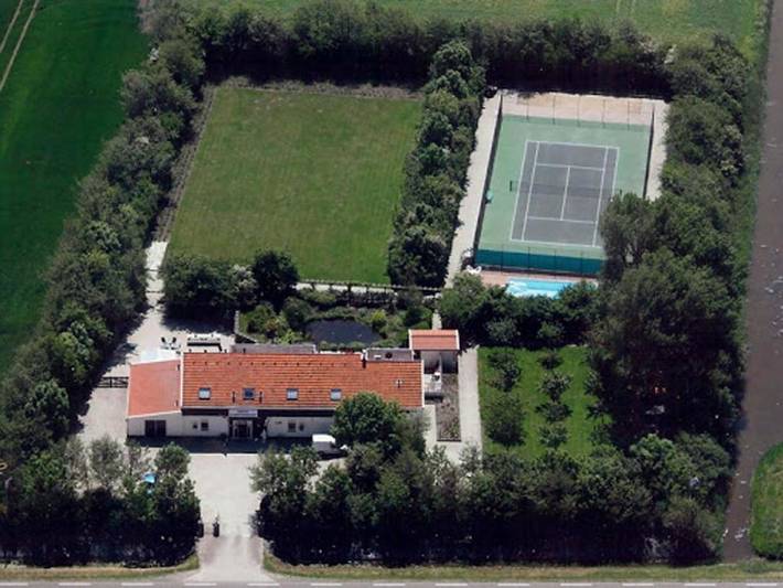 B&b voor 2 personen, with Terras and Tuin as well as Zwembad and Uitzicht in Burgh-Haamstede