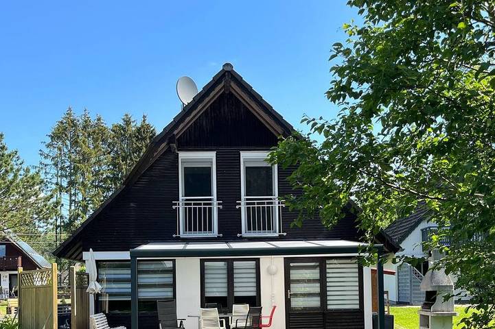 Ferienpark für 6 Personen, mit Whirlpool und Terrasse sowie Garten und Pool