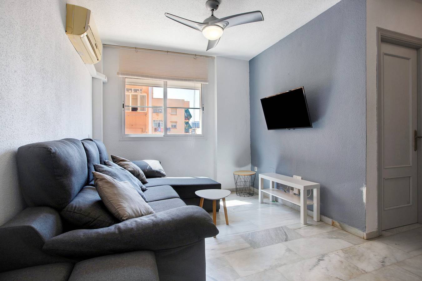 Entire apartment, Apartment 'Heroes De Sostoa 3' with Mountain View, Private Terrace and Wi-Fi in Carretera de Cádiz, Malaga