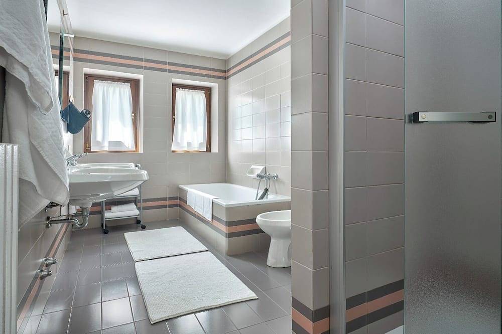 Ganze Wohnung, Sun, Lake Garda Sweet Home - Cason Degli Ulivi in Cavaion Veronese, Gardasee-Berge