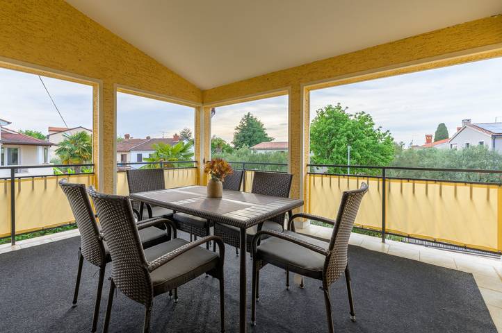 Ferienwohnung für 4 Personen, mit Balkon und Garten in Poreč