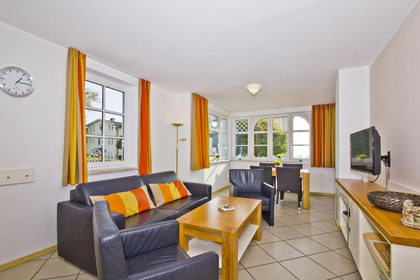 Entire apartment, Fewo mit Meerblick, Schwimmbad- und Saunanutzung - Haus Blick zur See Fewo 01 in Göhren, Ruegen