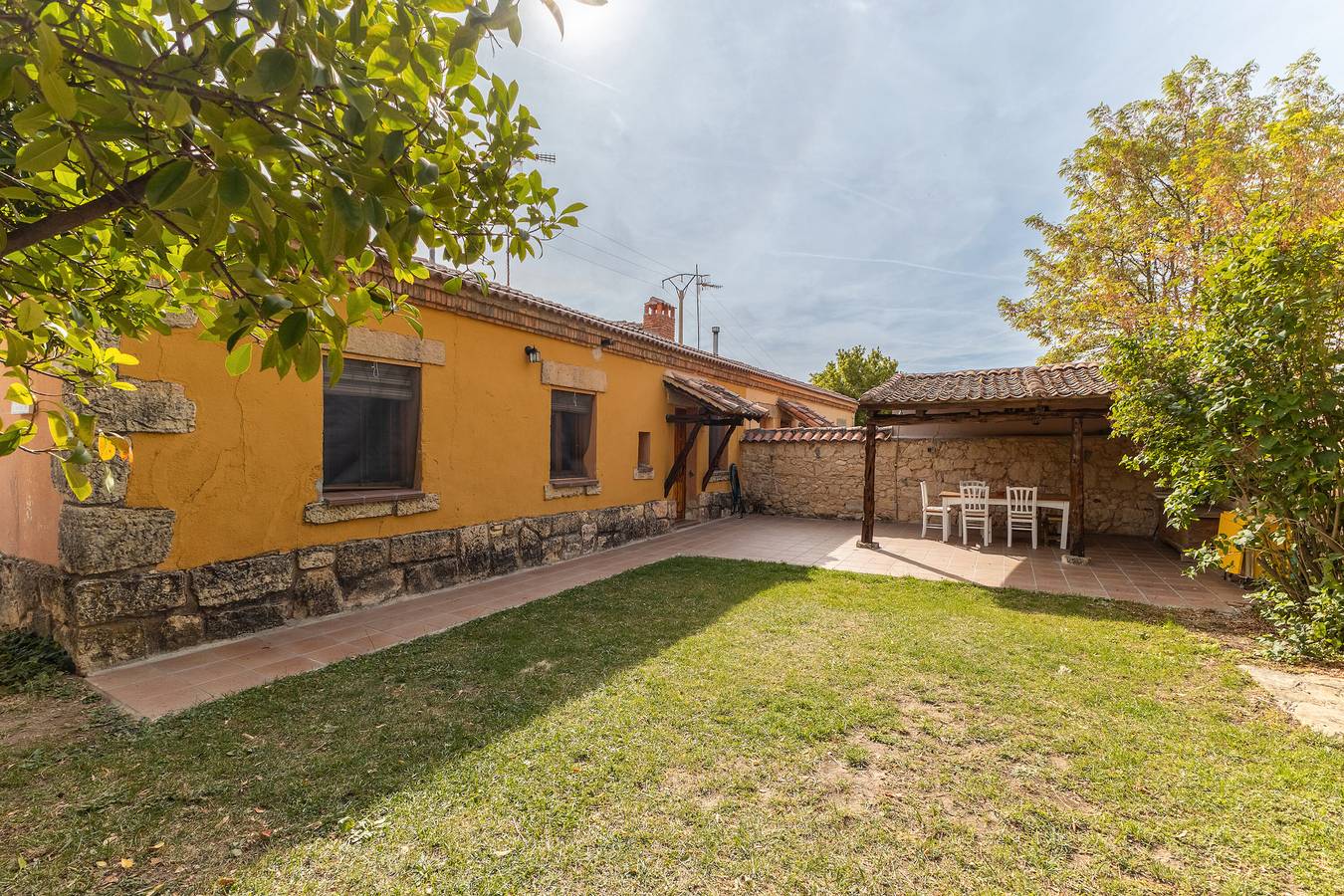 Casa de vacaciones 'De Los Maestros' con jardín privado y Wi-Fi in Orejana, Provincia de Segovia