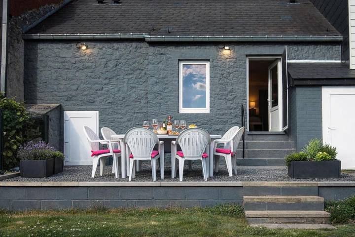 Location de vacances pour 5 personnes, avec Terrasse ainsi que Jardin et Vue à Cerfontaine - 4