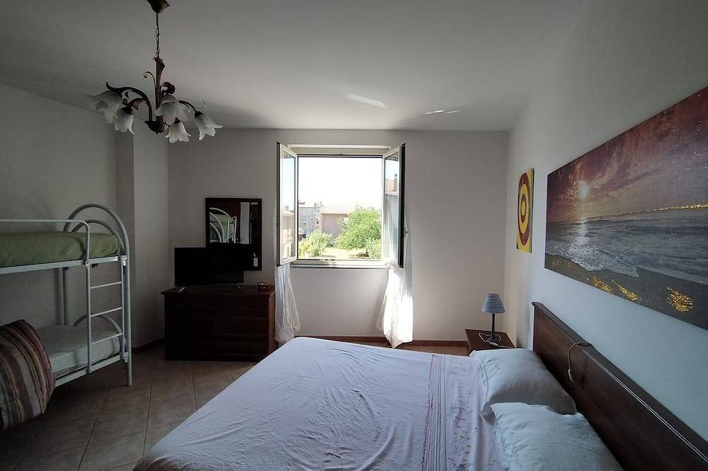 Apartamento entero, Apartment in Marta on Lake Bolsena in Marta, Lago de Bolsena