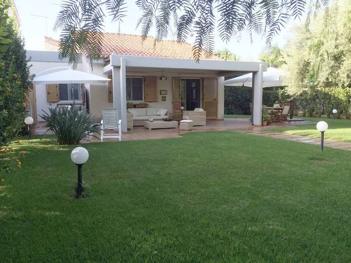 Villa für 5 Personen, mit Garten und Ausblick sowie Kinderpool und Pool in Ragusa