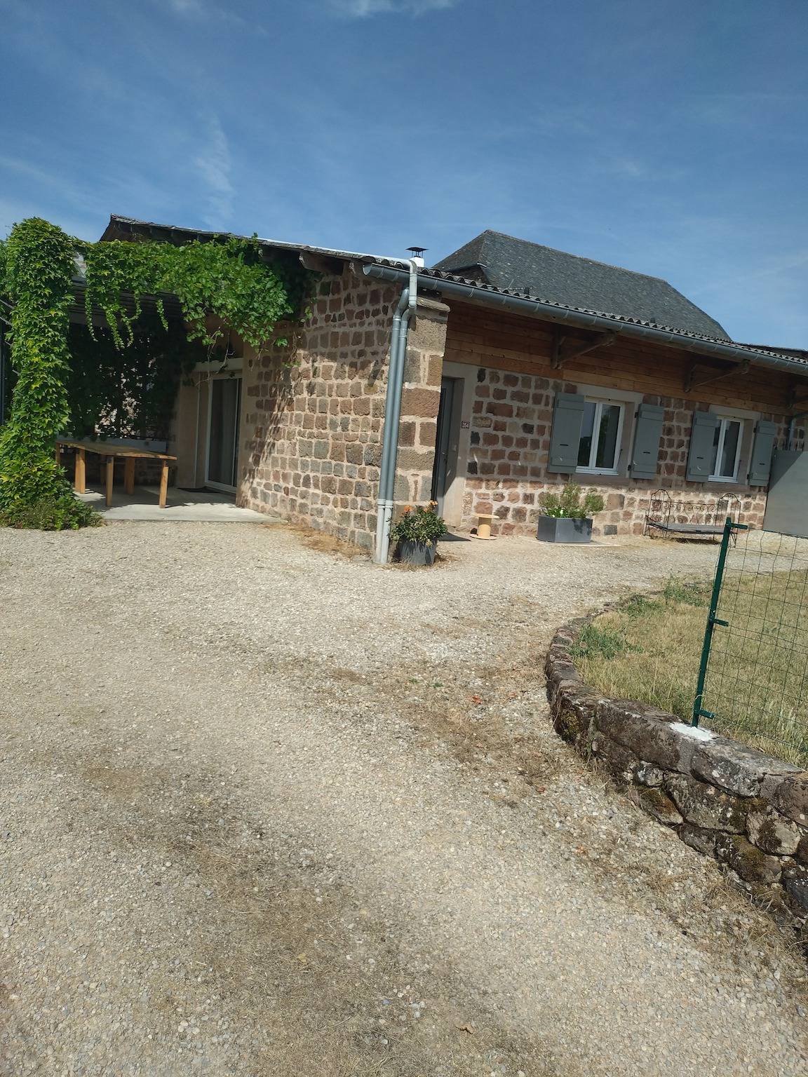 Maison de vacances « Gîte Les Tourettes » avec piscine partagée, terrasse privée et Wi-Fi in Nauviale, Aveyron