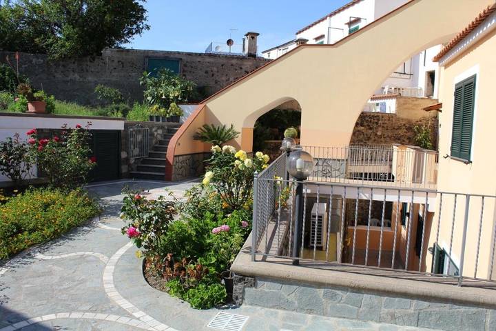 Gîte pour 2 personnes, avec terrasse et jardin dans Ischia - 3