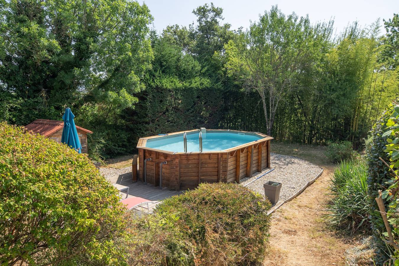 Maison de vacances 'Belle Maison En Pierre' avec piscine privée, terrasse privée et jardin privé in Berrias-et-Casteljau, Parc national des Cévennes