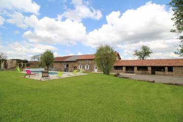 Gîte for 14 Guests in Cussac, Haute-Vienne, Picture 3