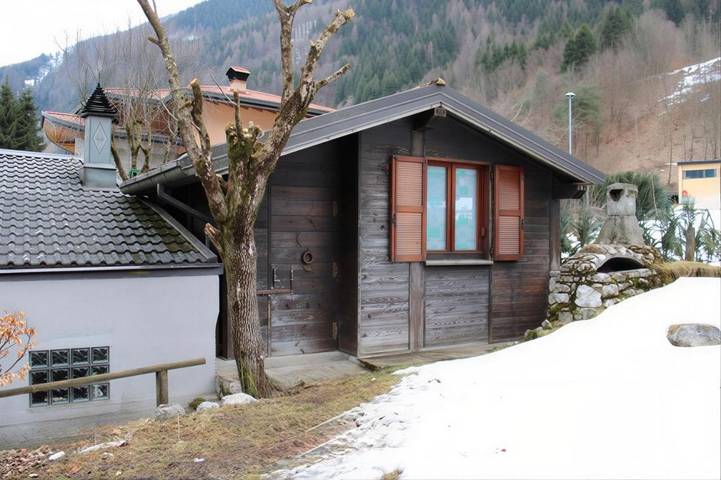 Gîte pour 4 personnes, avec vue et jardin à Colere