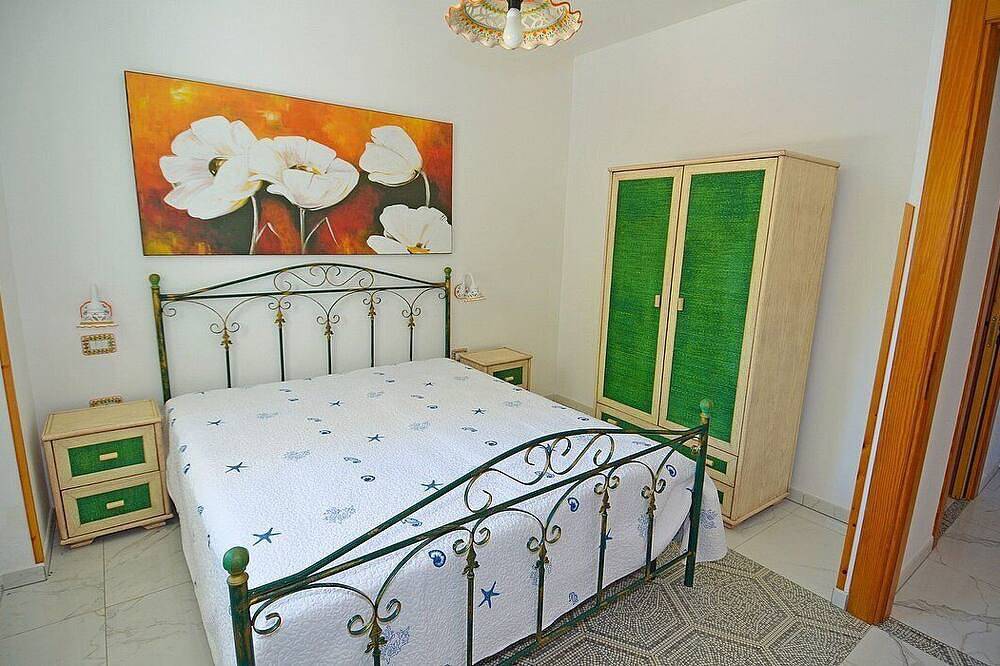 Casa Nima: A welcoming independent house situated at a short distance from the beach, with Free Wi-Fi. in Marina di San Gregorio, Patù