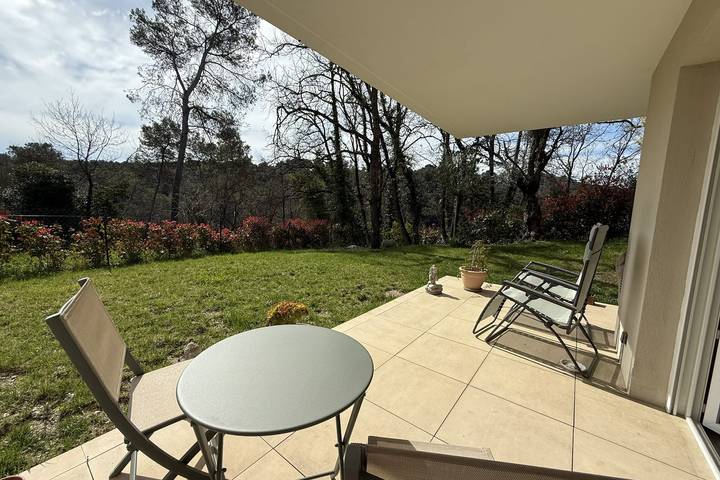 Ganze Wohnung, Ferienwohnung für 2 Personen mit Terrasse in Valbonne, Mittelmeerküste (Frankreich)