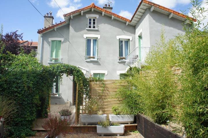 Appart’hôtel pour 3 personnes, avec Balcon et Terrasse ainsi que Piscine et Vue à Clermont-Ferrand