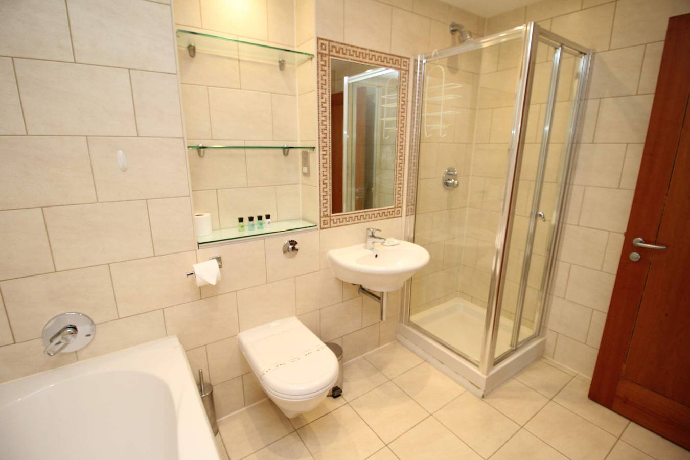 Entire apartment, Les Bateaux - Views of Poole Quay from Balcony in Poole, Poole Harbour