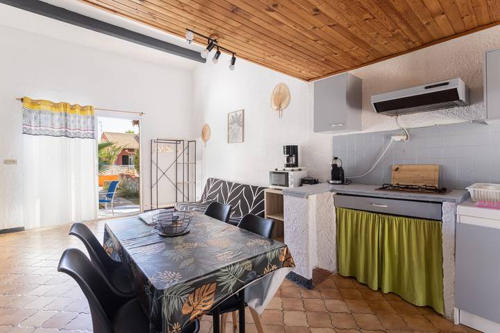 Casa de Vacaciones 'La Capelle 4 Personnes 349' con Piscina Compartida, Wi-Fi y Aire Acondicionado in Roquefort-des-Corbières, Costa mediterránea (Francia)