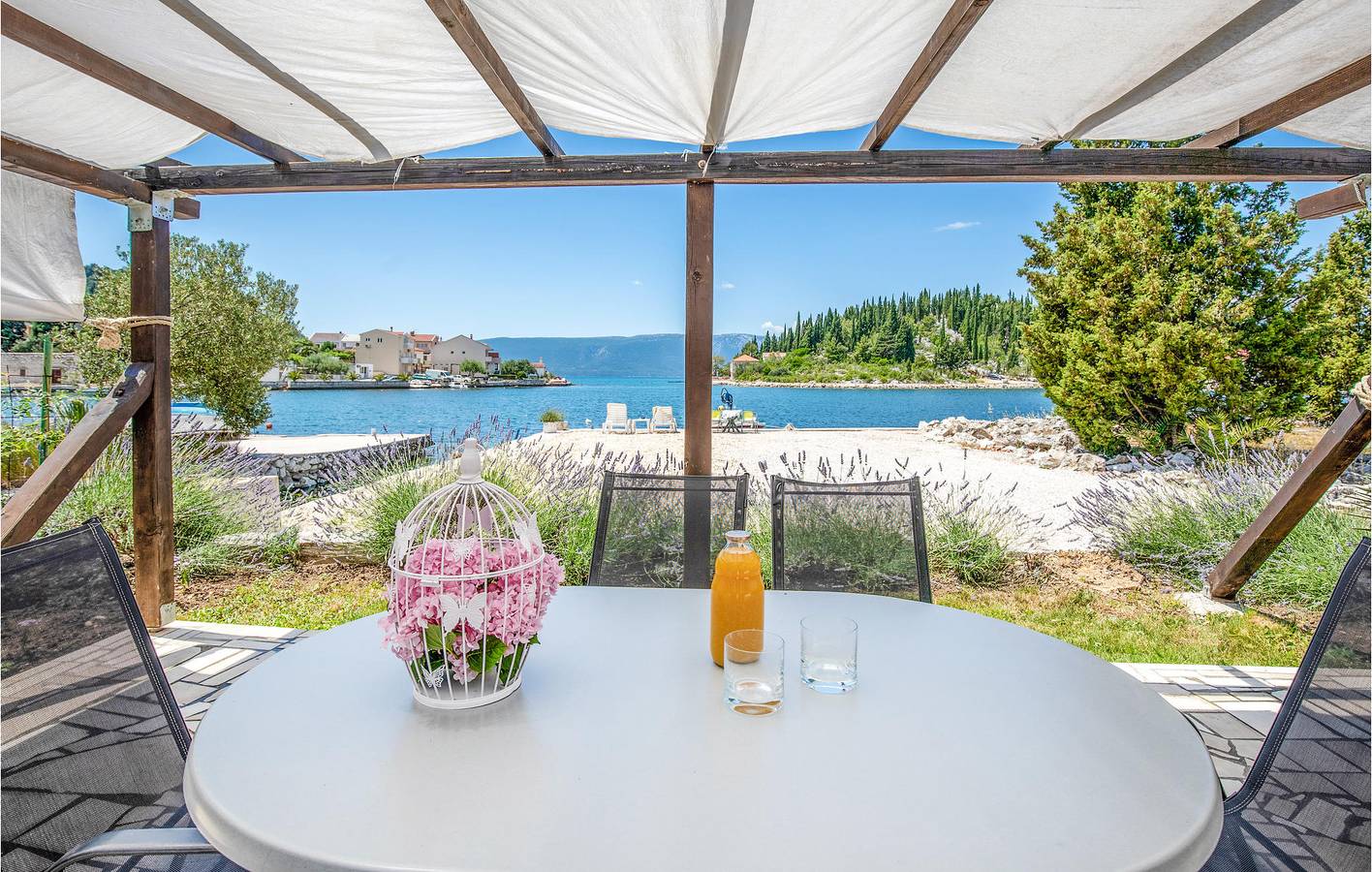 Ganze Ferienwohnung, Gemütliche 70 m² große Wohnung mit Terrasse, WLAN und 300 m entferntem Strandzugang in Blace, Dubrovnik-Neretva