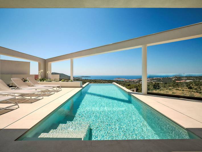 Villa für 12 Personen, mit Garten und Balkon sowie Whirlpool in Primosten