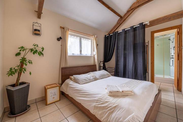 Location de vacances pour 5 personnes, avec jacuzzi et sauna ainsi que jardin et piscine, animaux acceptés à Quistinic - 4