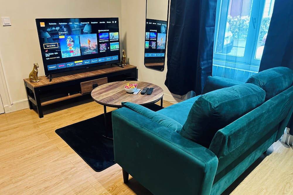 Entire apartment, Adorable Studio with Wifi in vibrant Noisy-le-Sec in Noisy-le-Sec, Seine-Saint-Denis