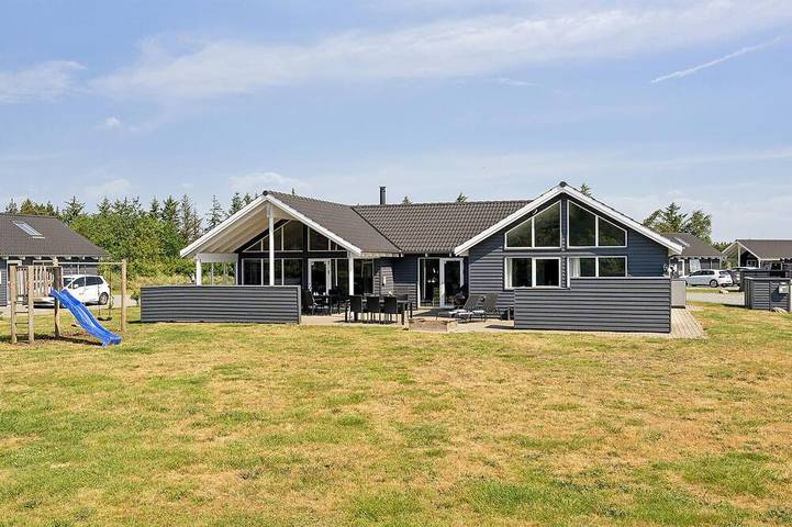 Ferienhaus für 18 Personen, mit Sauna in Tirpitz Museum (Oksby)