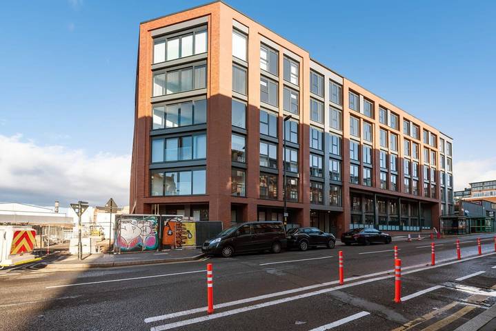 Appartement entier, Sleek 2Br Birmingham Pad with Balcony Views in Birmingham, Région de Birmingham