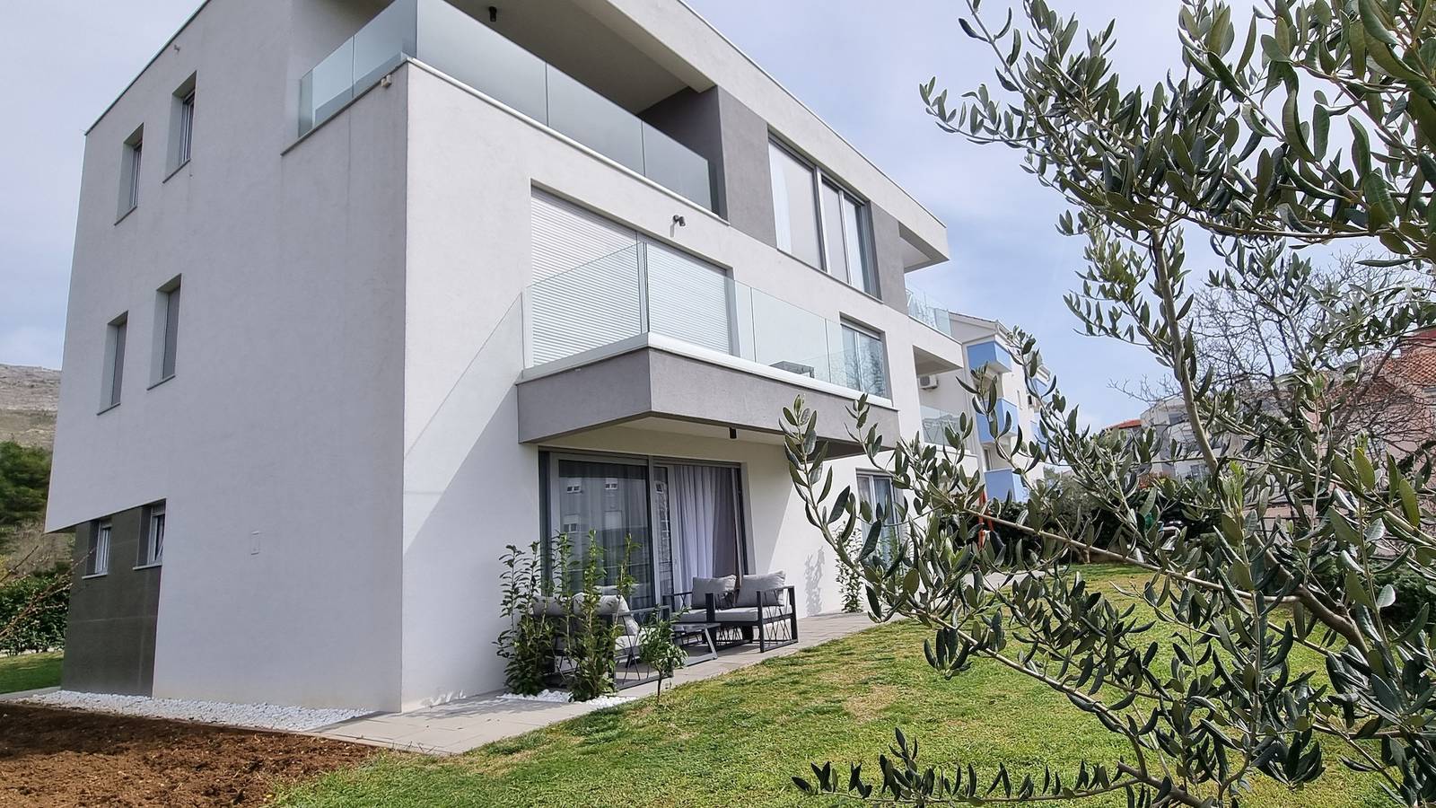 Ganze Wohnung, 1-Zimmer-Ferienwohnung mit Terrasse und Meerblick Podstrana, Split A-22298-a in Podstrana, Split-Dalmatien
