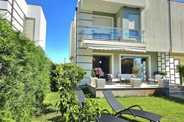 Villa pour 7 personnes, avec piscine et balcon, adapté aux familles en Albanie