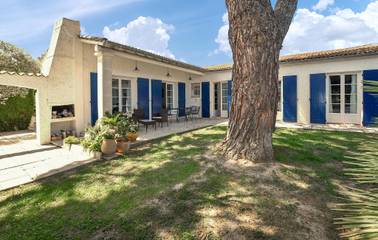 Gîte pour 7 personnes, avec terrasse ainsi que jardin et piscine, adapté aux familles à Morières-lès-Avignon